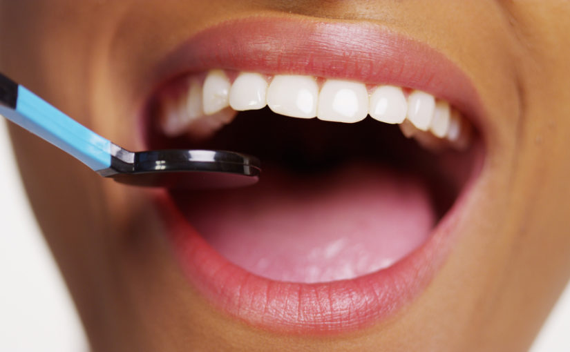 Całościowe leczenie dentystyczne – odkryj ścieżkę do zdrowego i pięknego uśmiechów.